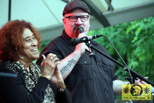 Doreen Shaffer (Jam) and Dr. Ring Ding with The Magic Touch 19. This Is Ska Festival - Wasserburg, Rosslau 27.06.2015 (5).JPG